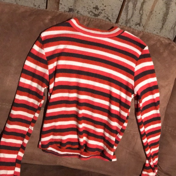 ribbed mock neck crop top - Picture 2 of 3